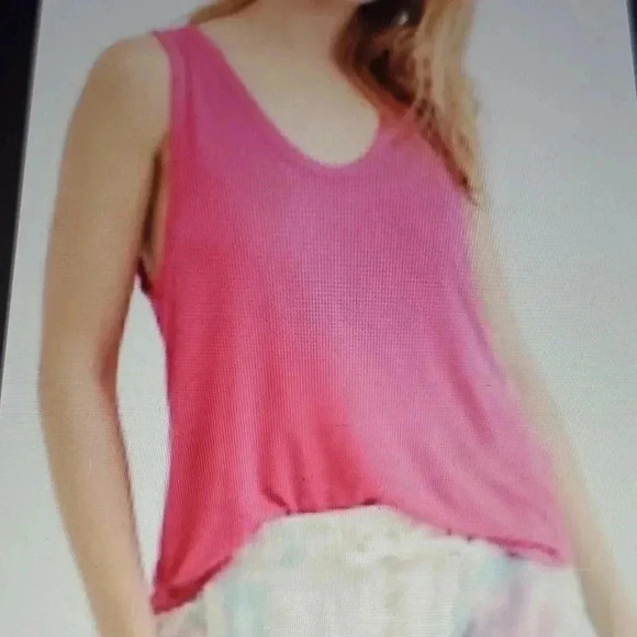 Free People Tops - FREE PEOPLE FUSCIA TANK TOP
